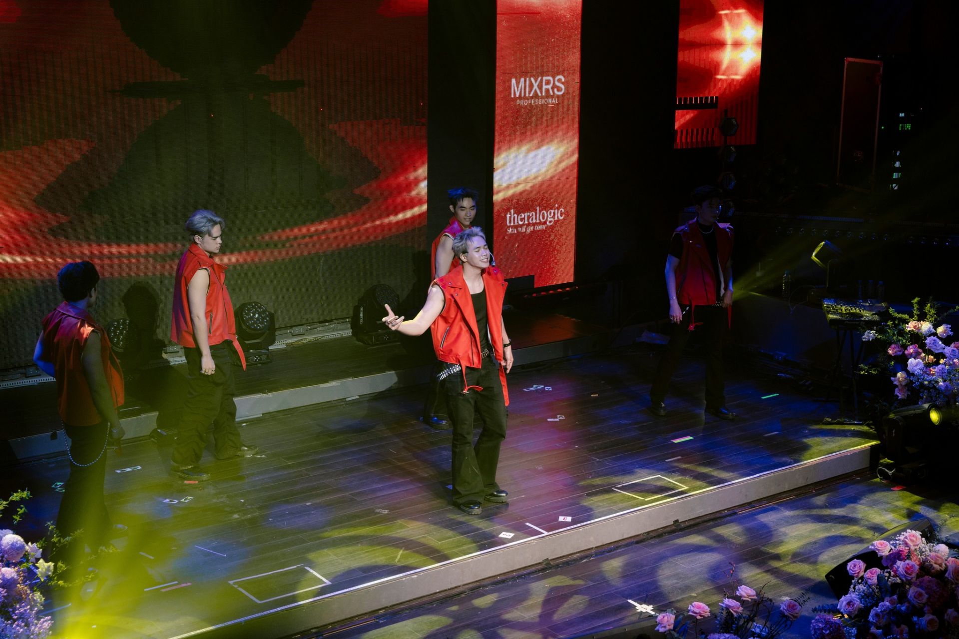 Tiết mục nhảy mở màn cuốn hút