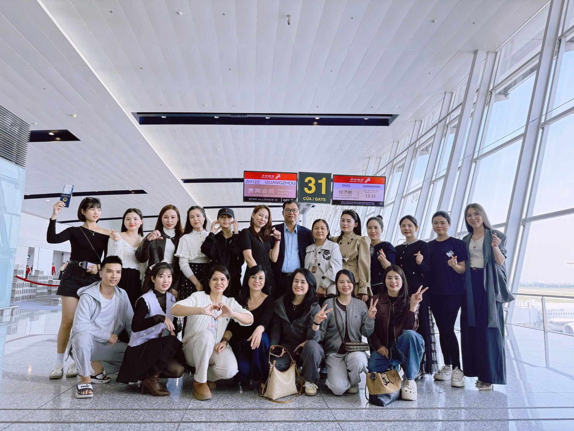 Cả đoàn xuất phát ở sân bay Nội Bài