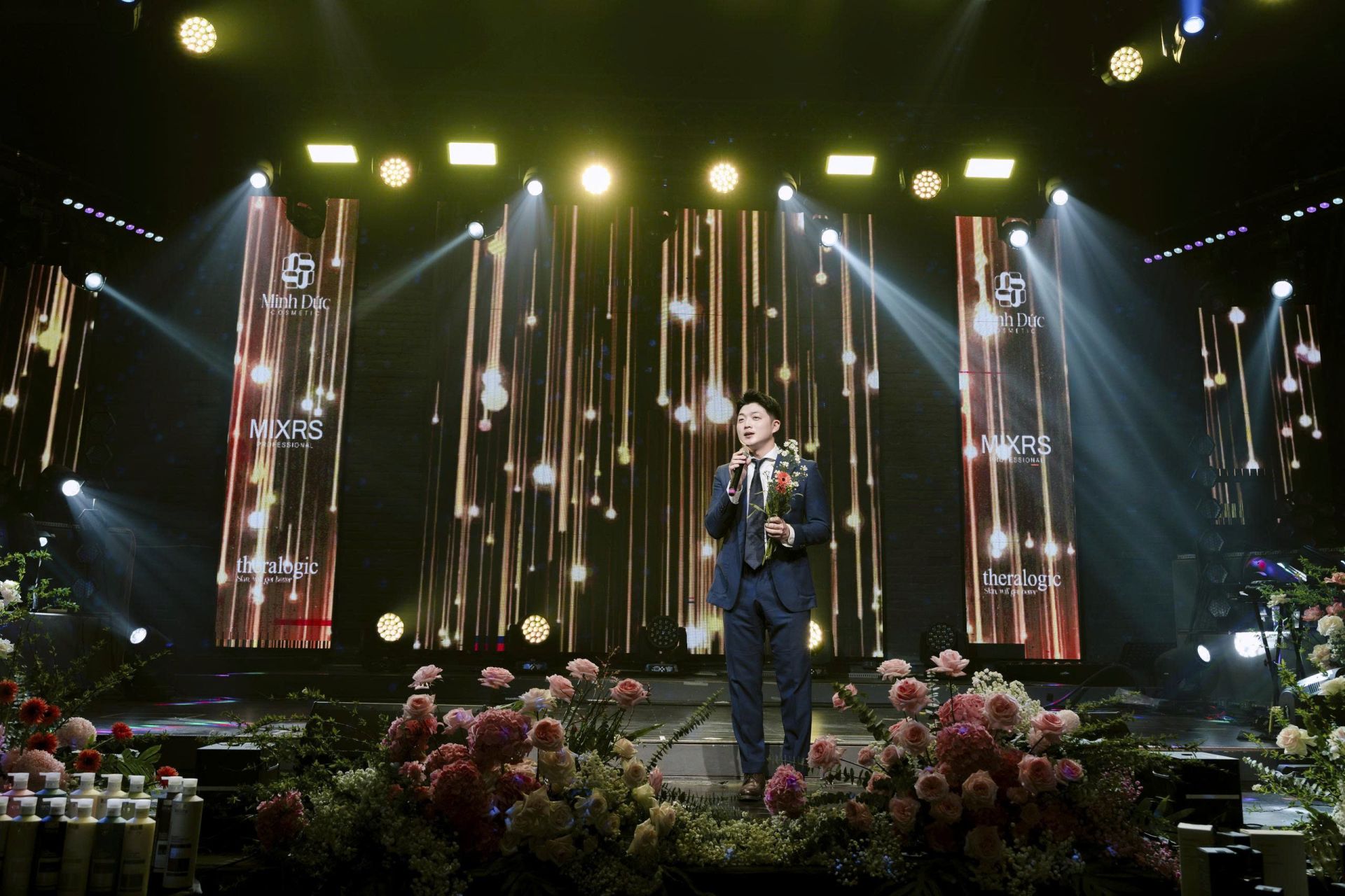 Mr.Ken đại diện Theralogic phát biểu 